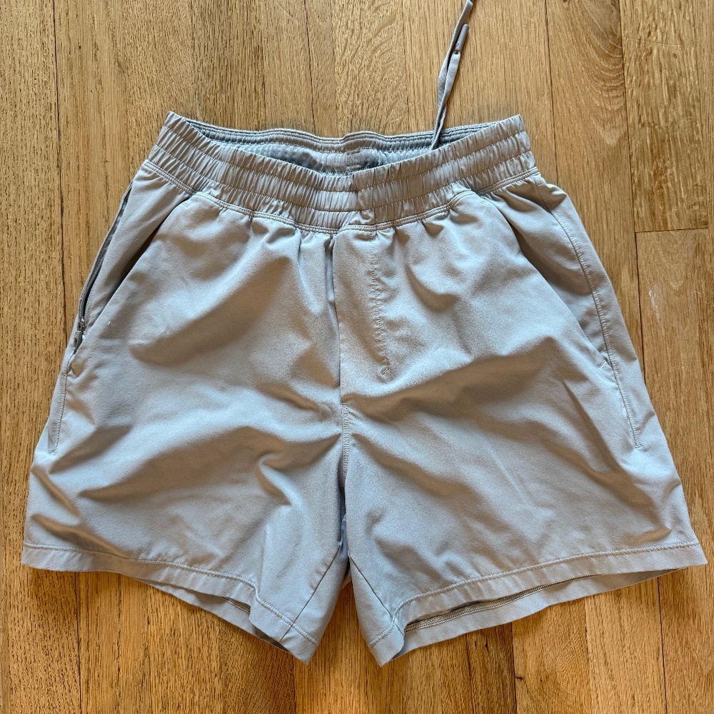 Lululemon Pace Breaker Linerless 5" short  Size XS  Gray